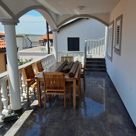 Apartmani Aneri Vir Exterior photo