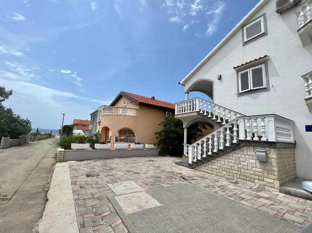 Apartmani Aneri Vir Exterior photo