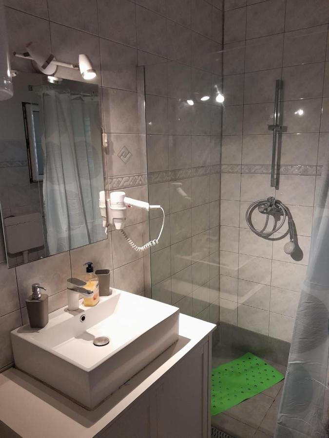 Apartmani Aneri Vir Exterior photo
