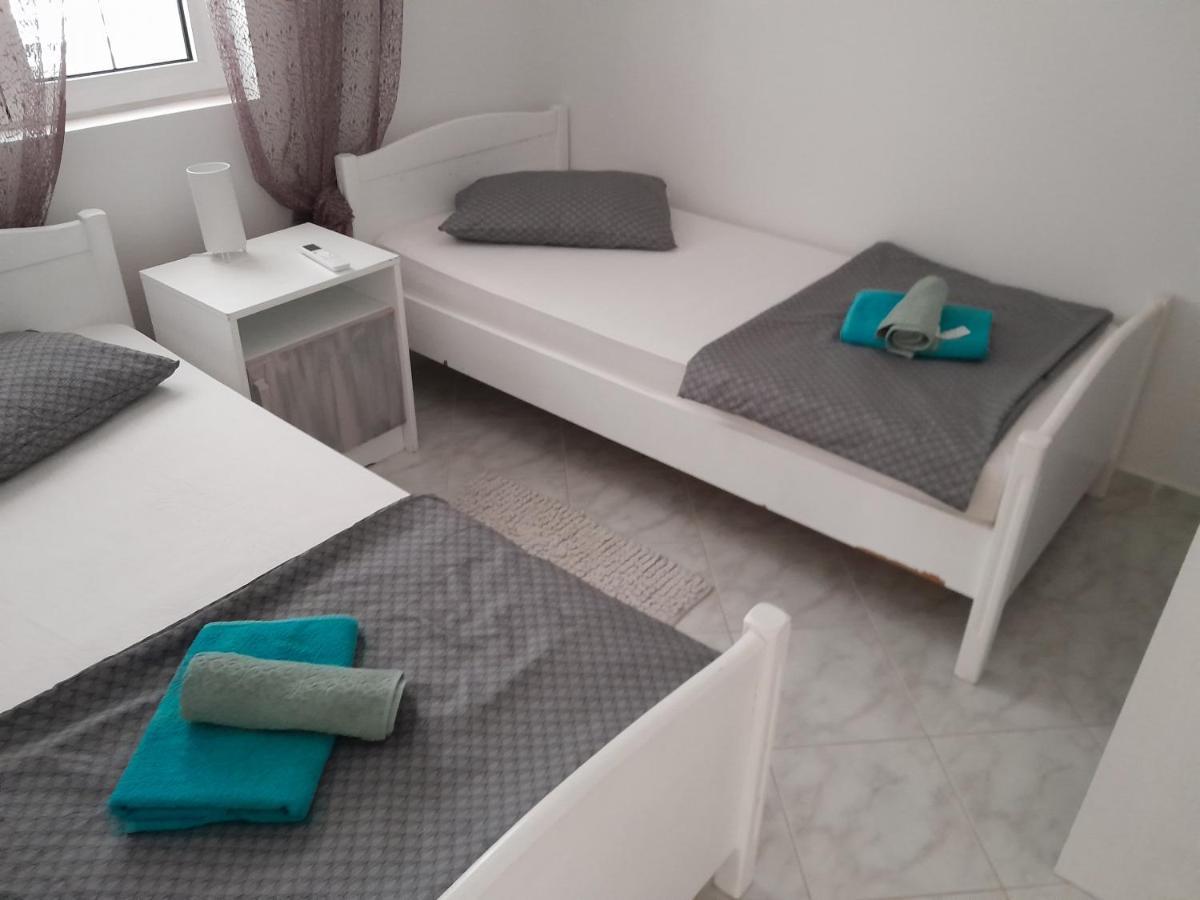 Apartmani Aneri Vir Exterior photo