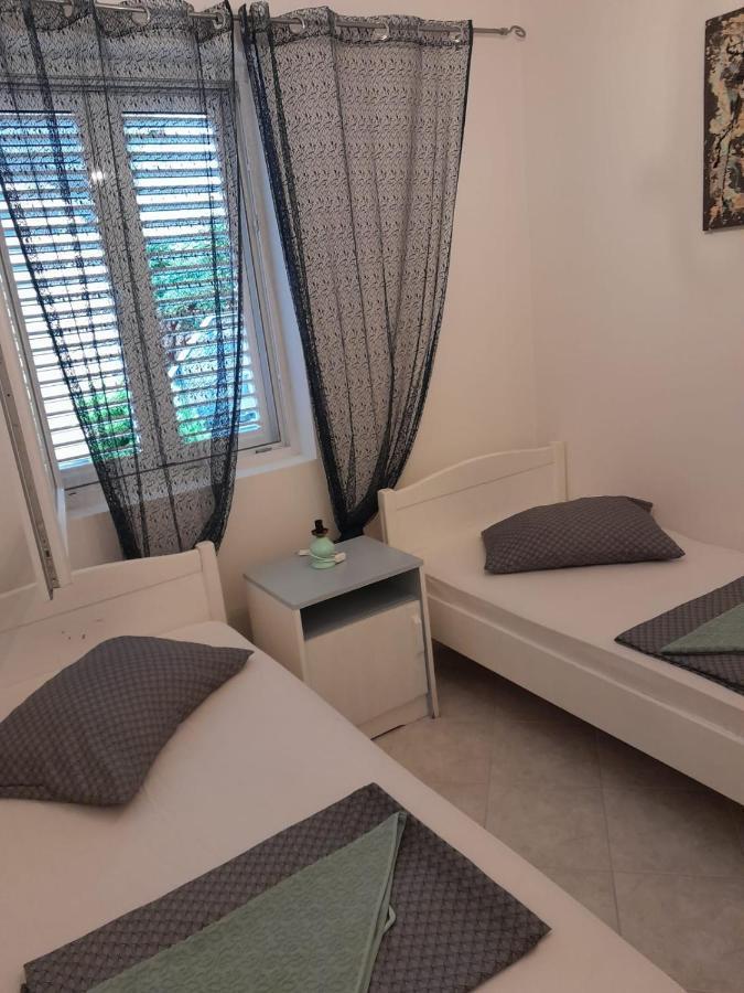 Apartmani Aneri Vir Exterior photo