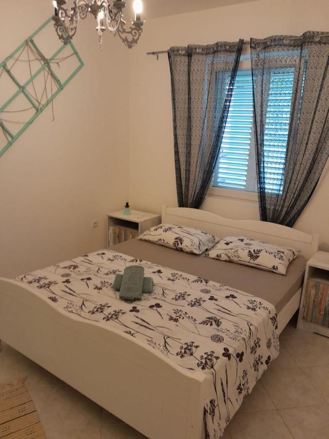 Apartmani Aneri Vir Exterior photo