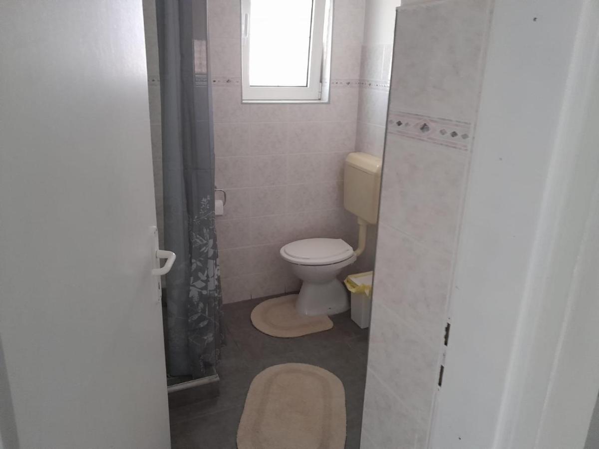 Apartmani Aneri Vir Exterior photo